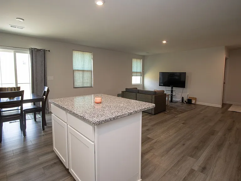 342 Saskatoon Dr — Photo 6