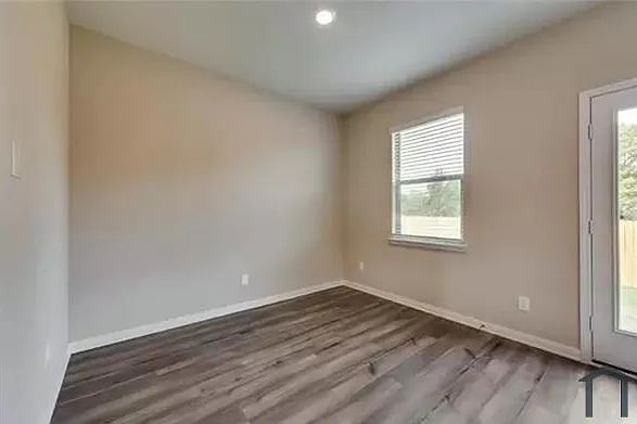 315 Golden Sands Ln — Photo 8