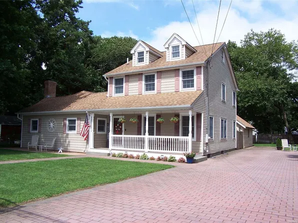 71 Cedarhurst Avenue, Selden, NY 11784