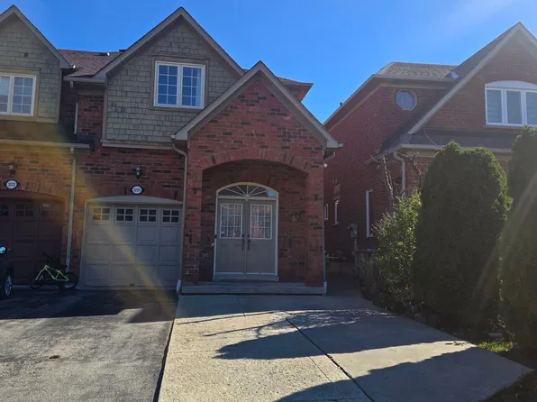 3224 Angel Pass Dr, Mississauga, ON L5M 7J6