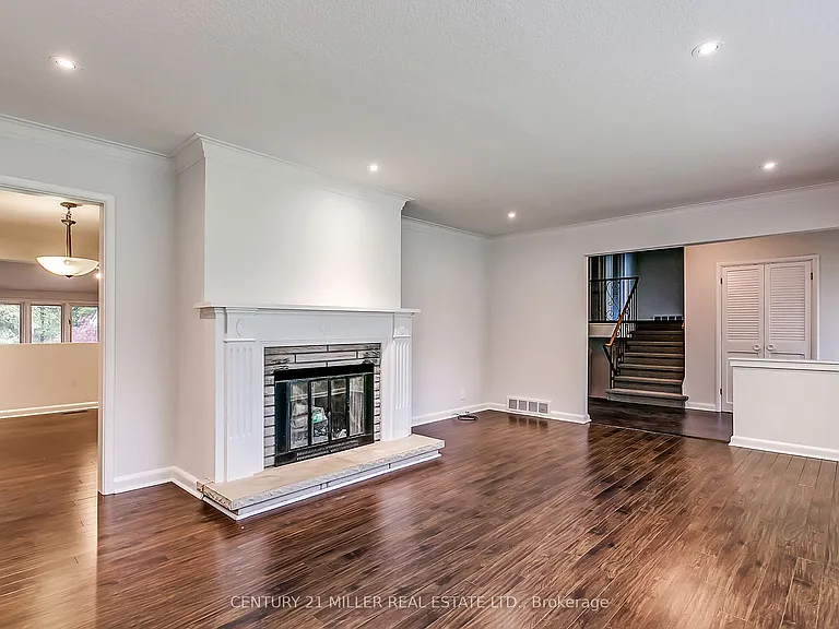91 Ennisclare Dr E — Photo 5