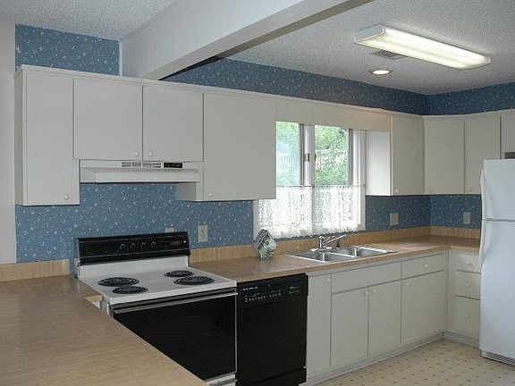 5th image of 220 Windjammer Dr
