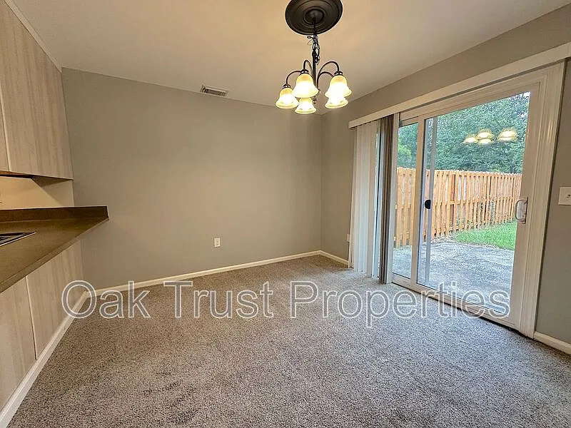 2 bed, 2.0 bath, 892 sqft, $1,595 — Photo 3