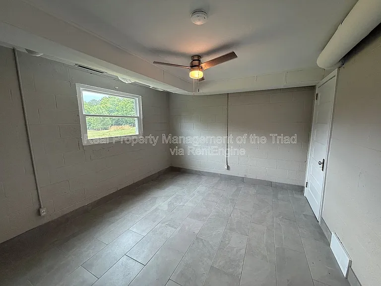 2345 Griffith Rd — Photo 17