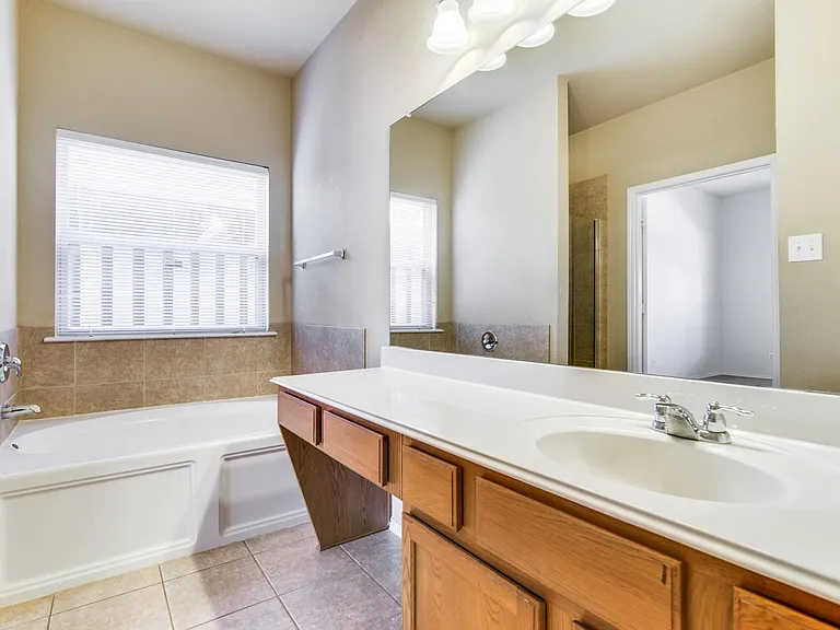 9400 Harrell Dr — Photo 12