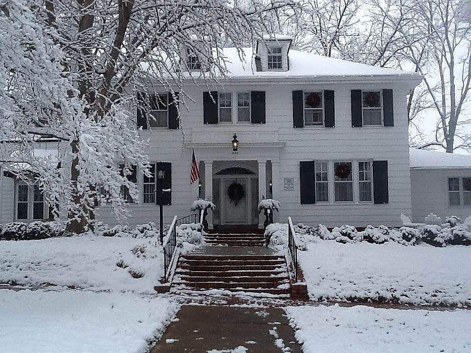2nd image of 420 Arch St