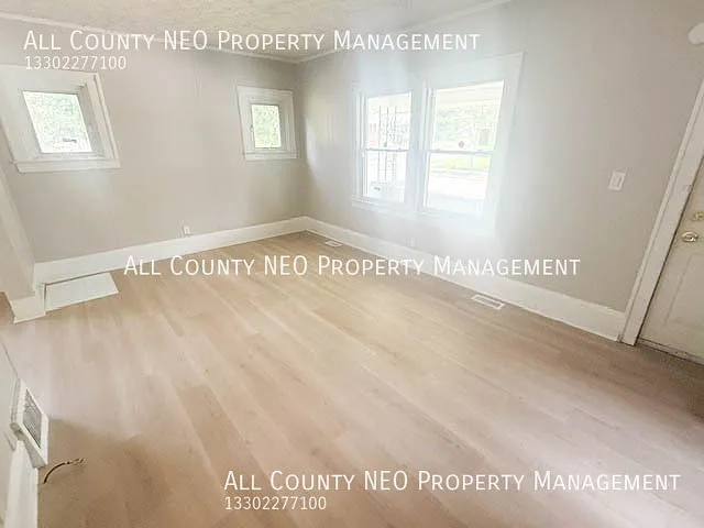 380 Noble Ave — Photo 6