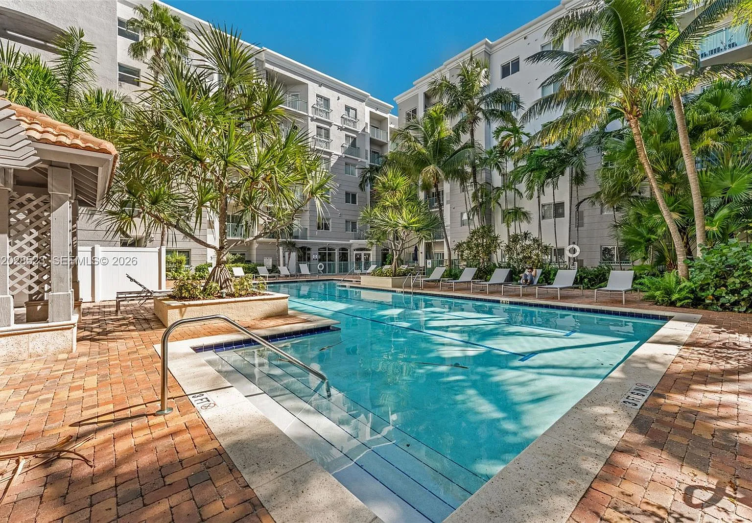 Valencia Condo — Photo 3