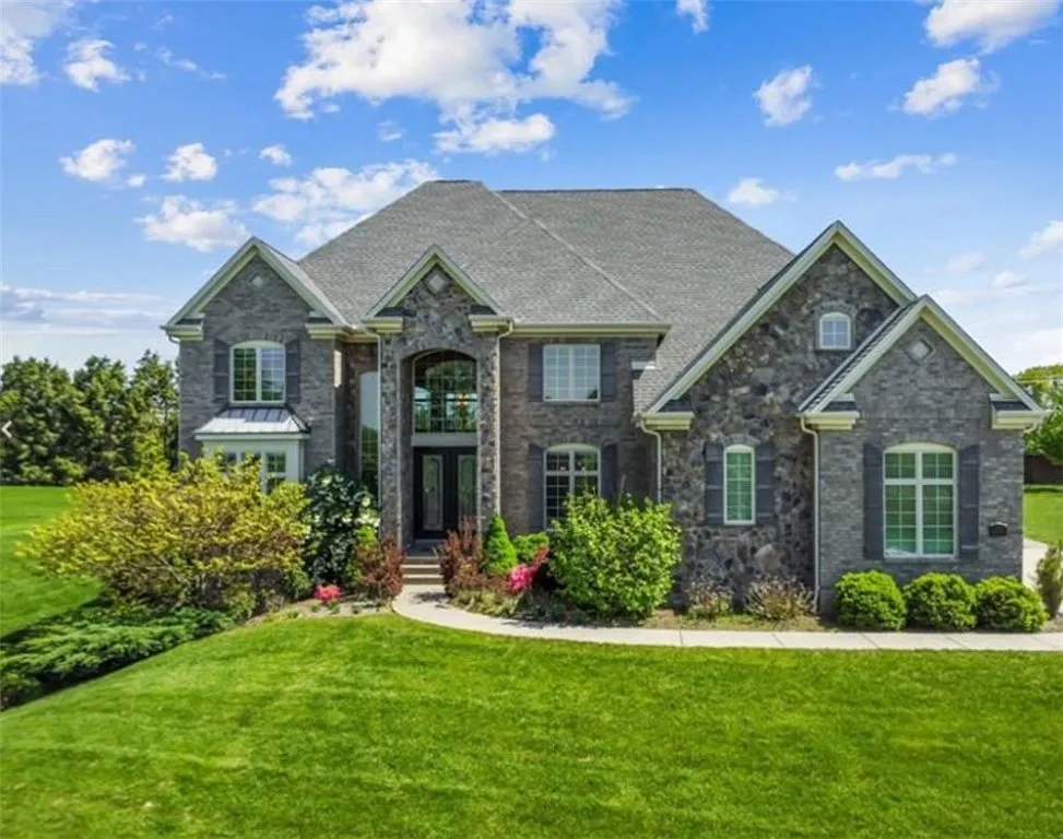 102 Archberry Dr photo 1
