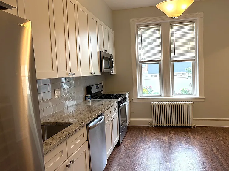 111 Maple St #1 — Photo 3