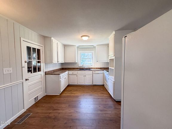 2nd image of 424 Lancaster Rd