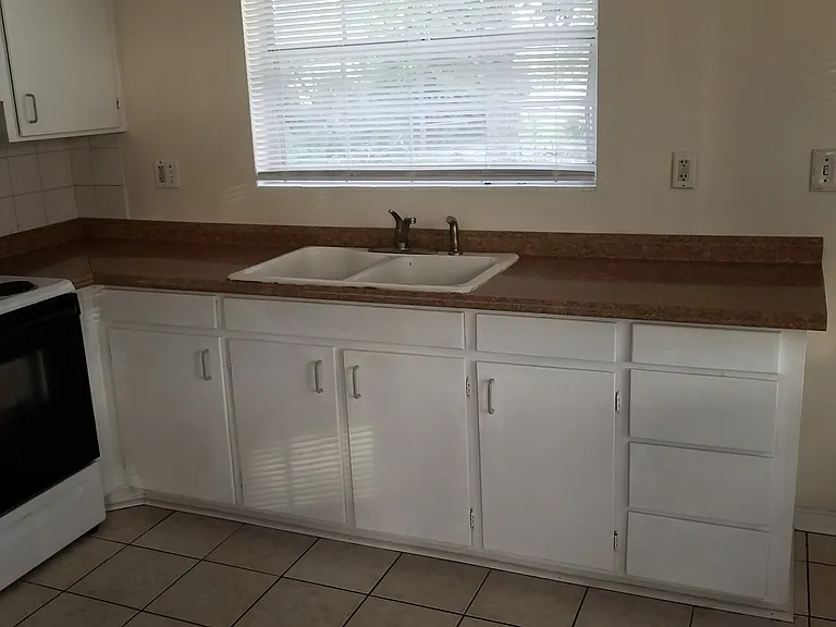 1128 Ginsberg Dr — Photo 6
