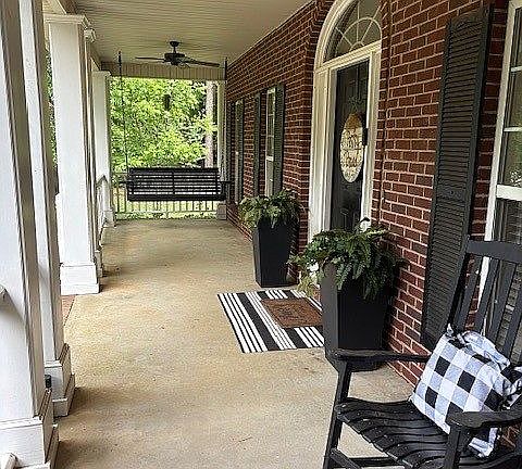 4th image of 201 Chinaberry Ln
