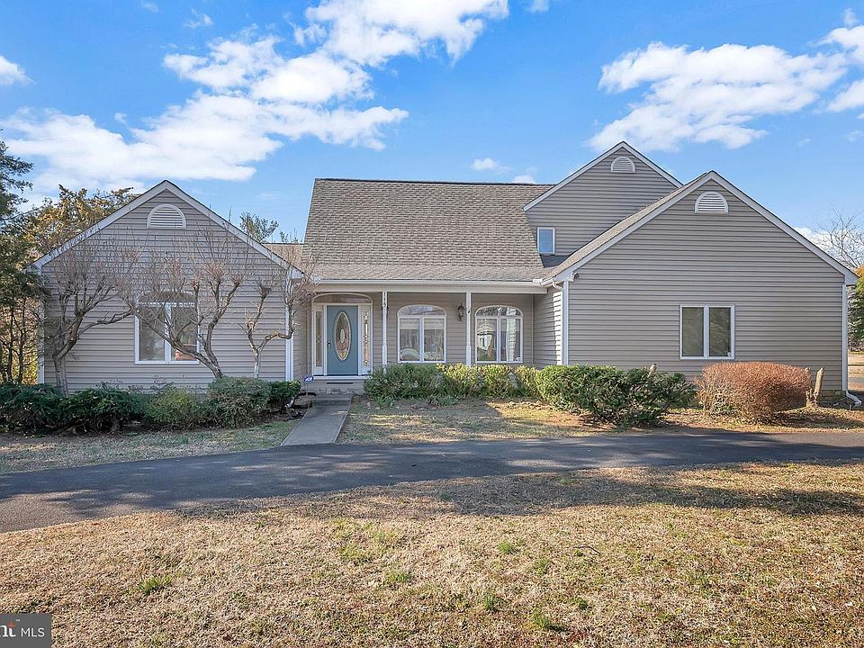 1st image of 115 Brooke Dr