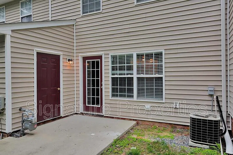 3 bed, 3.5 bath, 1740 sqft, $2,000 — Photo 4