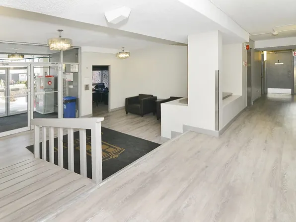 Camelot Suites, 1304 11th St SW, Calgary, AB T2R 1G6