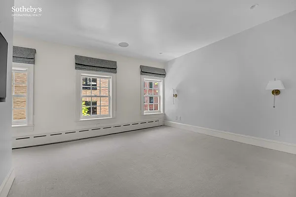 Rented by Sotheby's International Realty | media 18