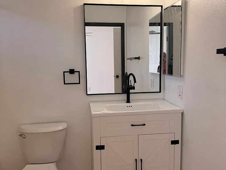 Salt & Vine Oceanside Apartments — Photo 31