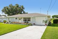 Jacaranda Ave-1705-002.jpg