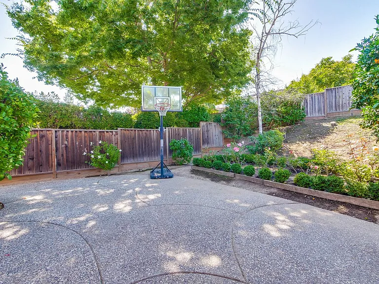 21940 Rucker Dr — Photo 25