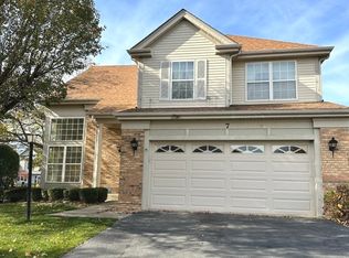 7 Royal Oak Ct, Lake In The Hills, IL 60156