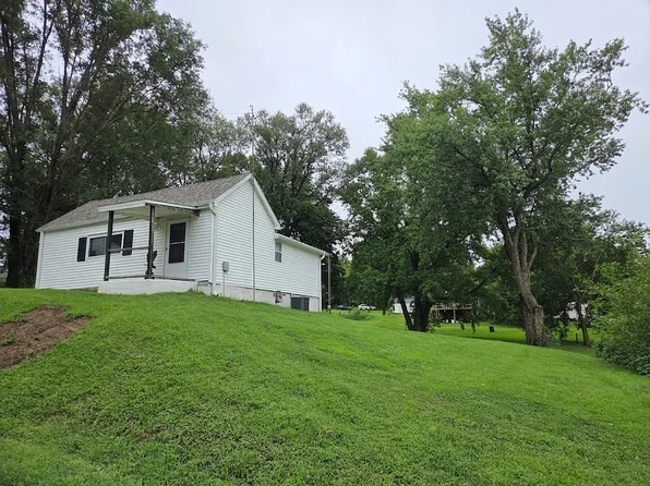 404 W Elm St, Oregon, MO 64473