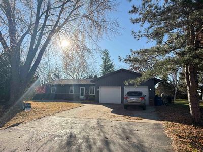 975 Honey Creek Rd, Oshkosh, WI, 54904