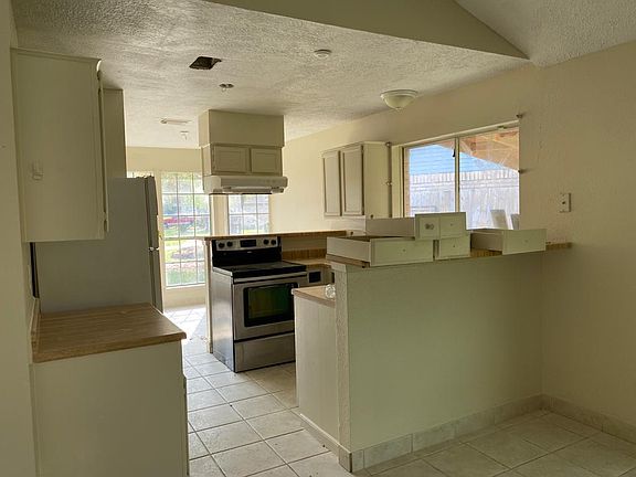 3rd image of 11025 Beaver Trail Dr