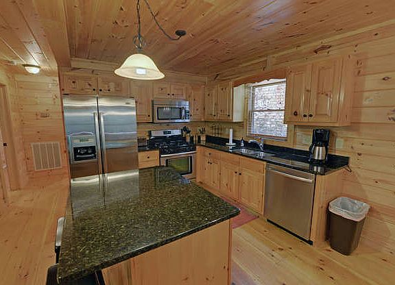 5th image of 560 Hillsdale Dr