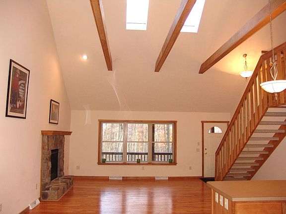 4th image of 595 Wildflower Drive