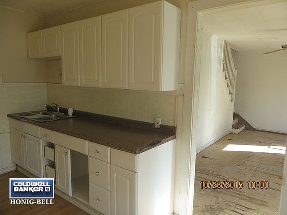 3rd image of 406 E Washington St