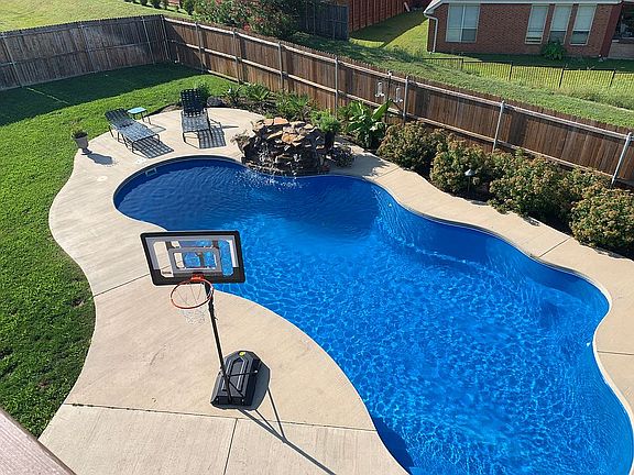 4th image of 2716 Point Vista Dr