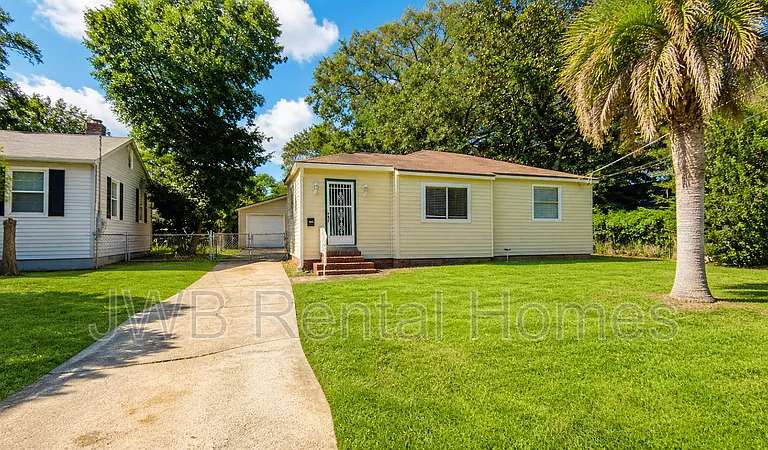 3312 Seville St W — Photo 12