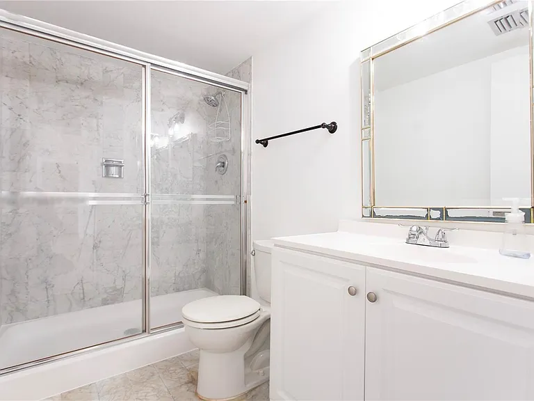1420 Brickell Bay Dr #1604 — Photo 17