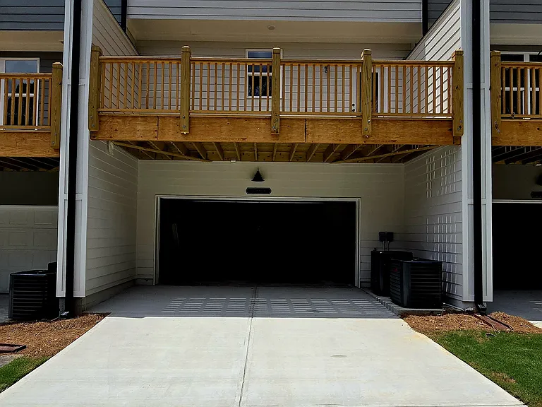 1302 Ainsworth Aly — Photo 1