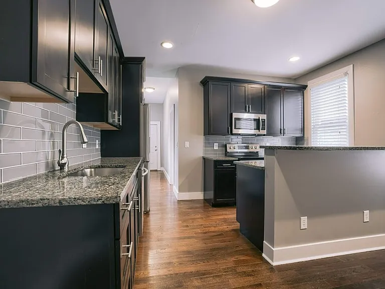 Summit St 788-790 MLR — Photo 33