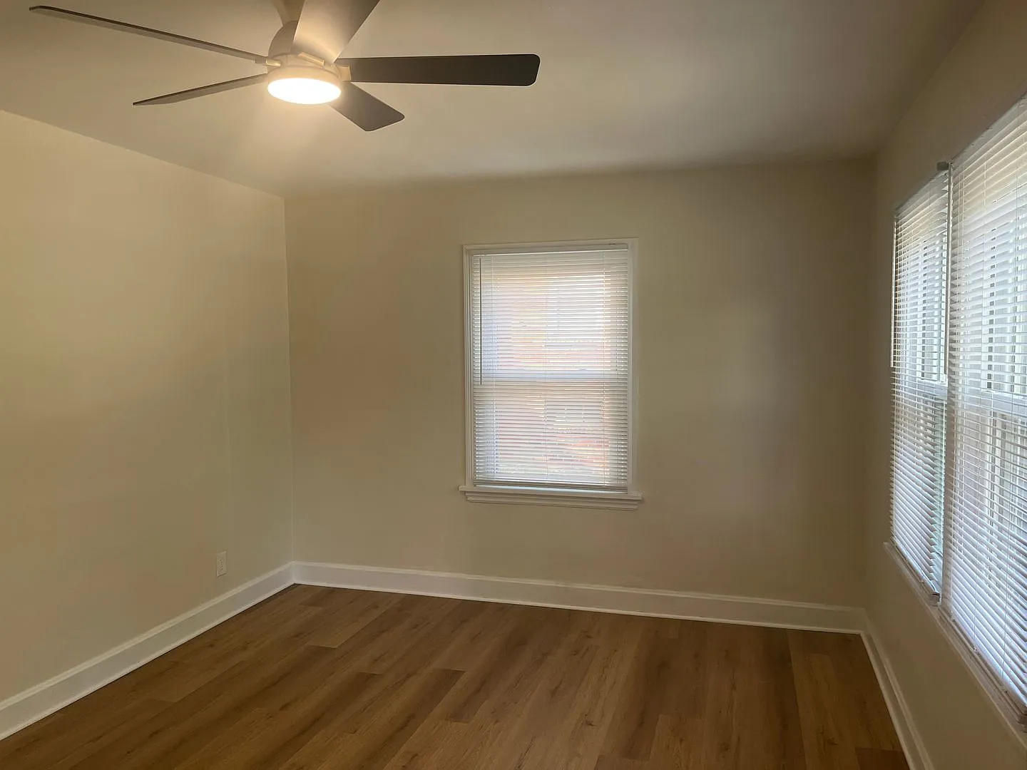 Two bedroom house on dead-end street — Photo 2