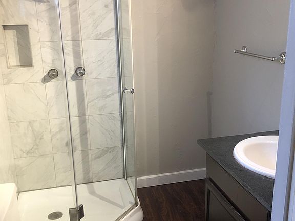 2nd image of 129 SW 25th St