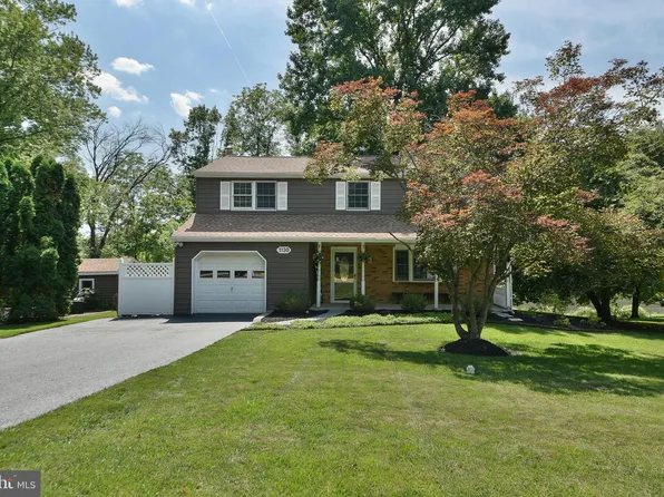 1130 Hunter Hill Dr, Lansdale, PA 19446