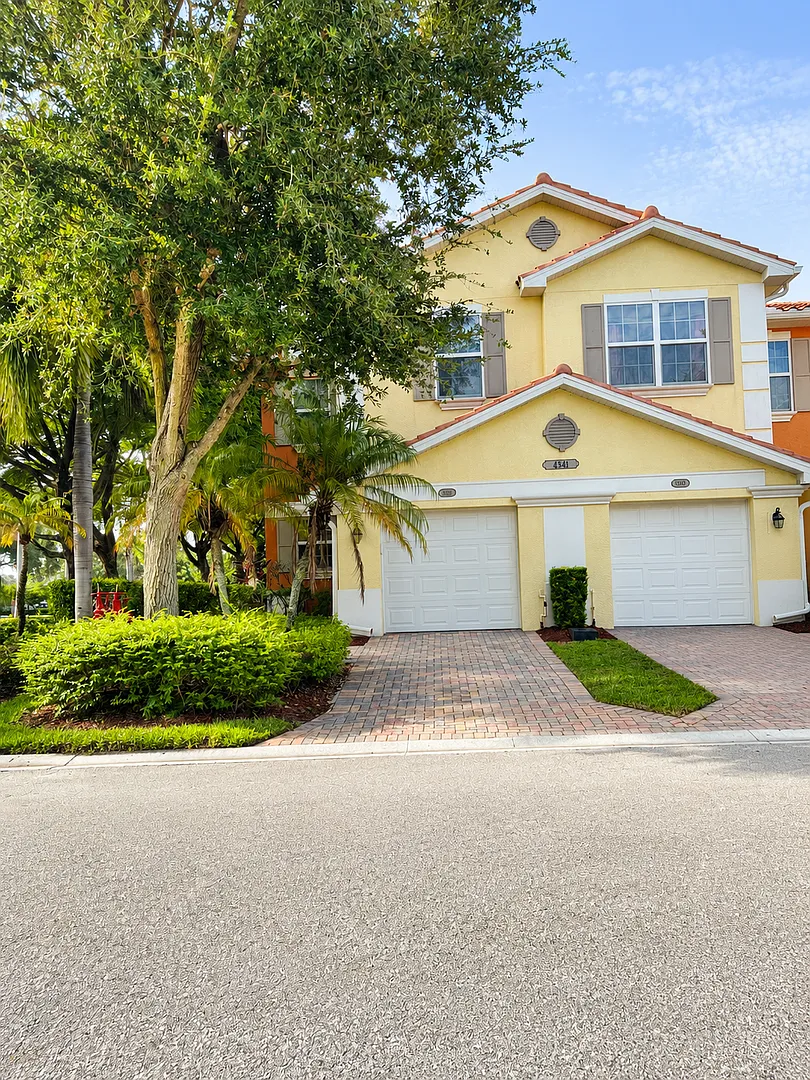 3-bedroom, 2.5-bath townhome located in the desirable Matera community of Fort Myers — Photo 1