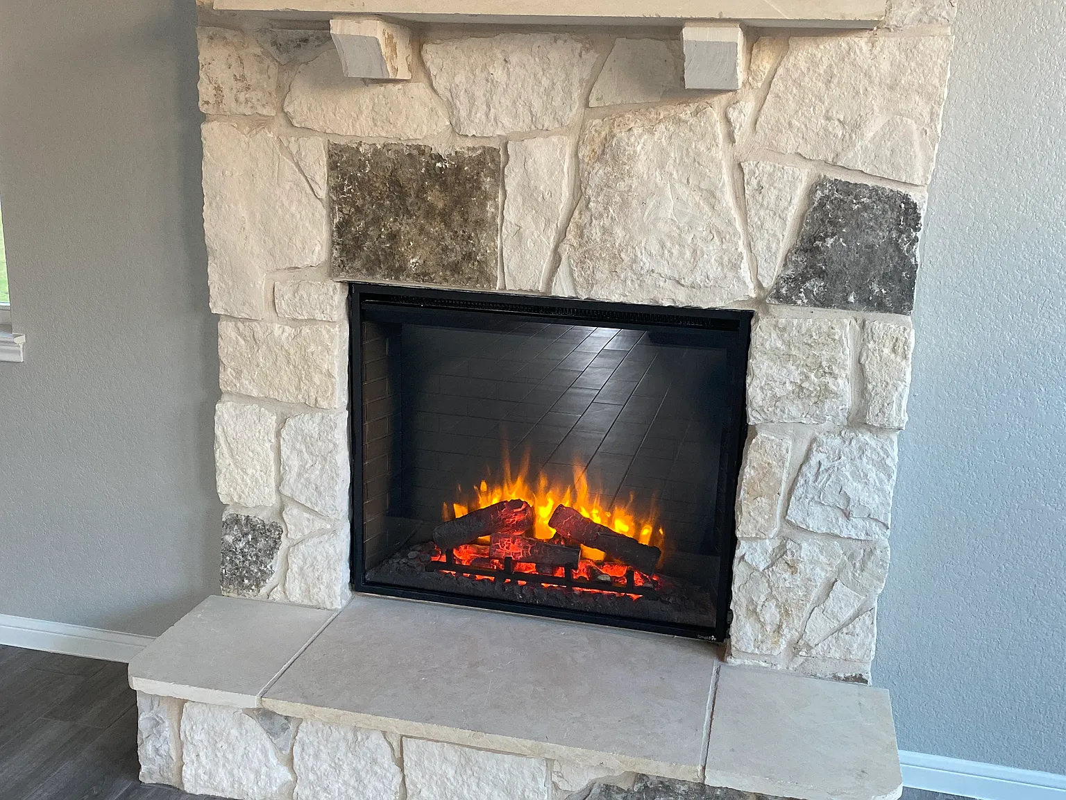 4 bed, 2056 sqft, $2,100 — Photo 4
