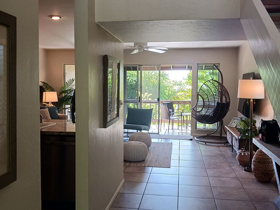 entrance to main level living-room, kitchen, bathroom & lanai