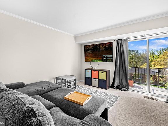 4th image of 10631 Montrose Ave APT 102