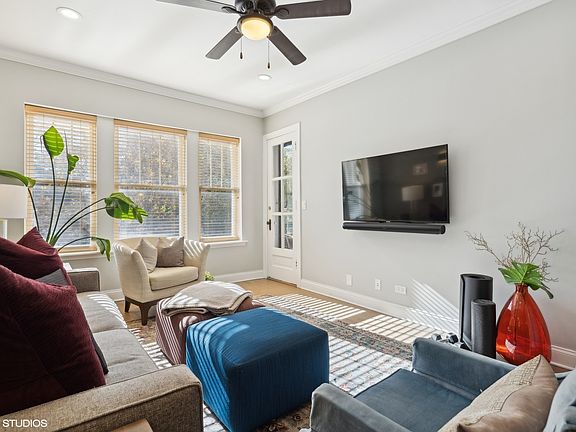 4th image of 1226 W Argyle St APT 2E