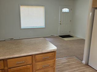 16 Salem Rd, Springfield, IL 62702