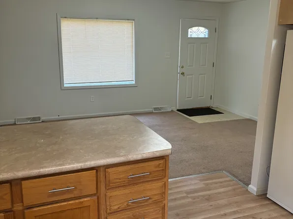 16 Salem Rd, Springfield, IL 62702