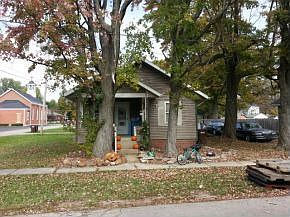 1st image of 118 W Wood St
