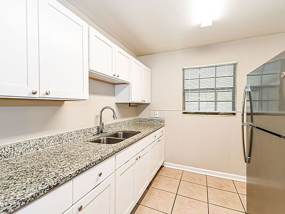 4th image of 2020 Beaux Dr