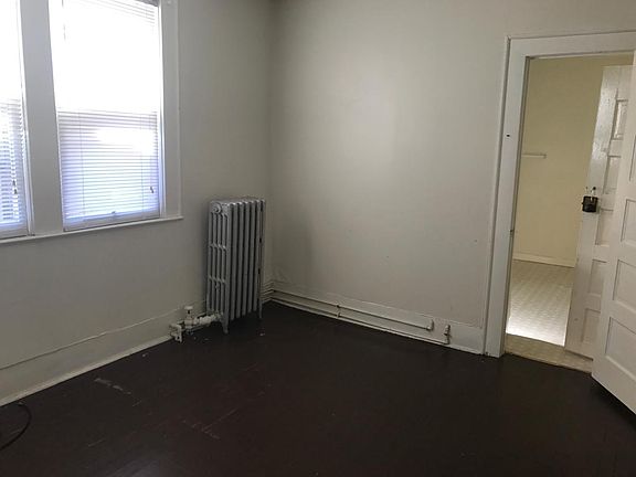 5th image of 146 Montague St
