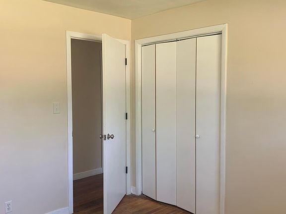 5th image of 1002 Edison Dr